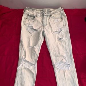 Light washed ripped jeans